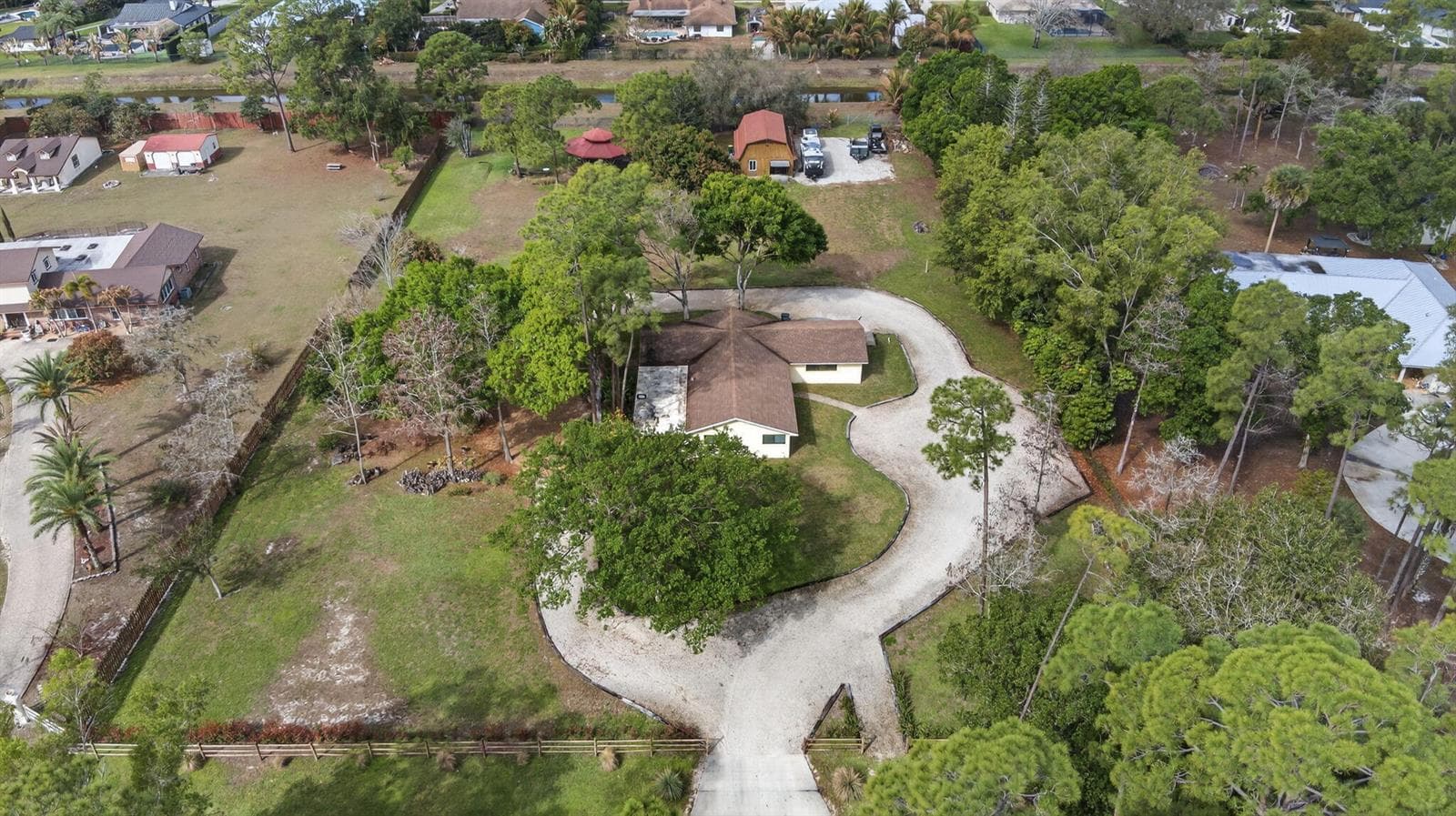 2 acre lot Exterior