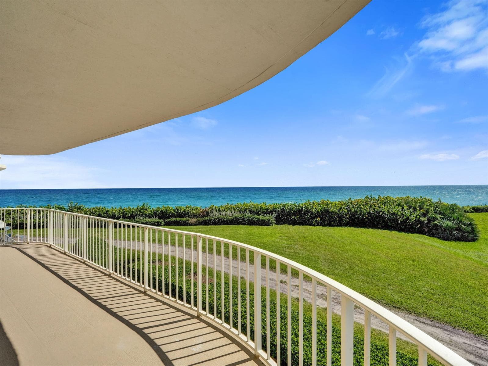 01_Balcony-Ocean-View
