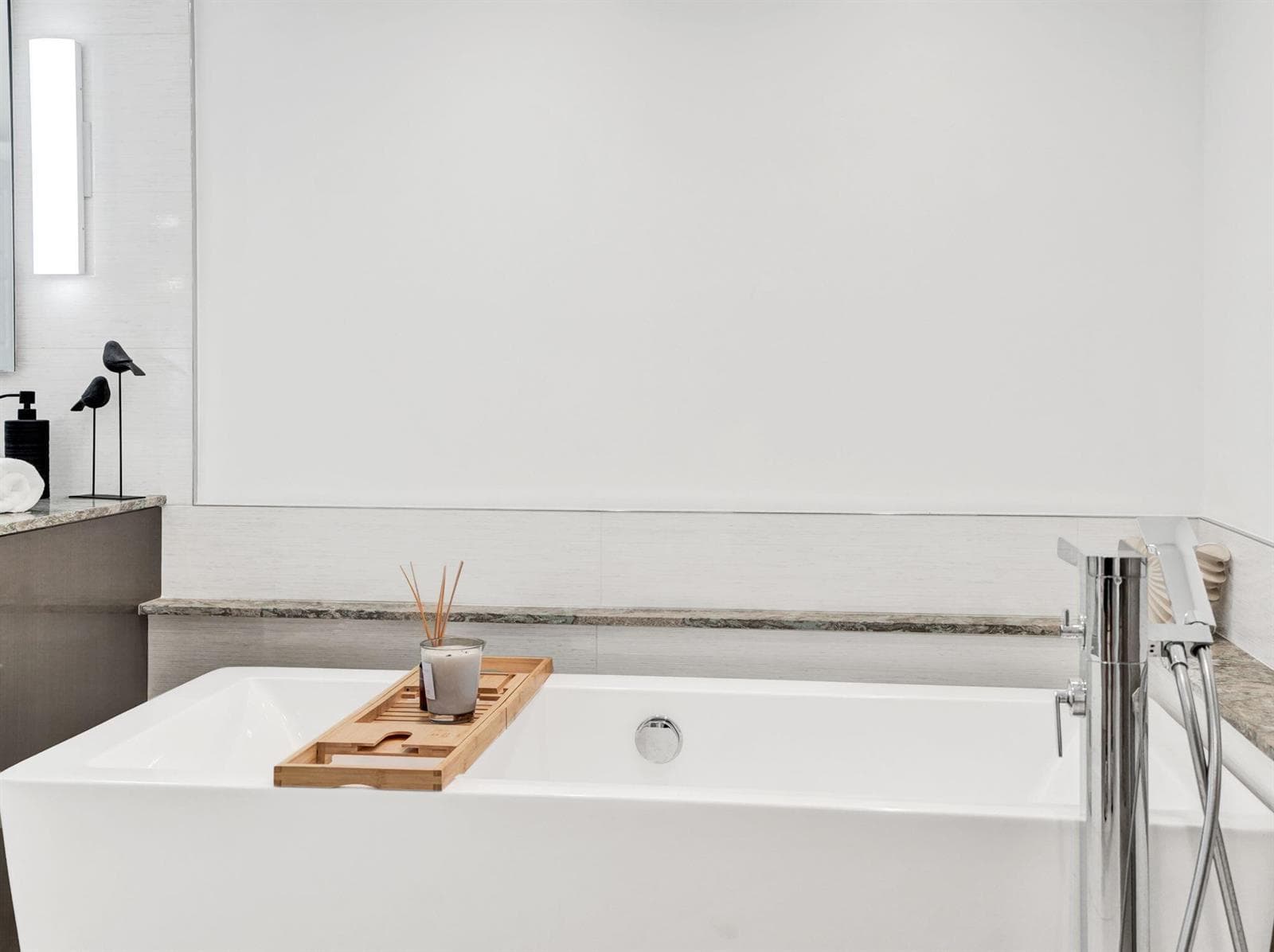 42_Primary-Bath-Tub
