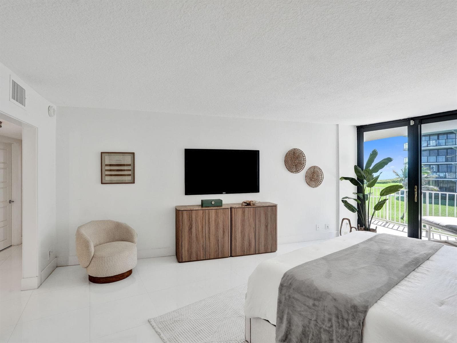 33_Primary-Bedroom