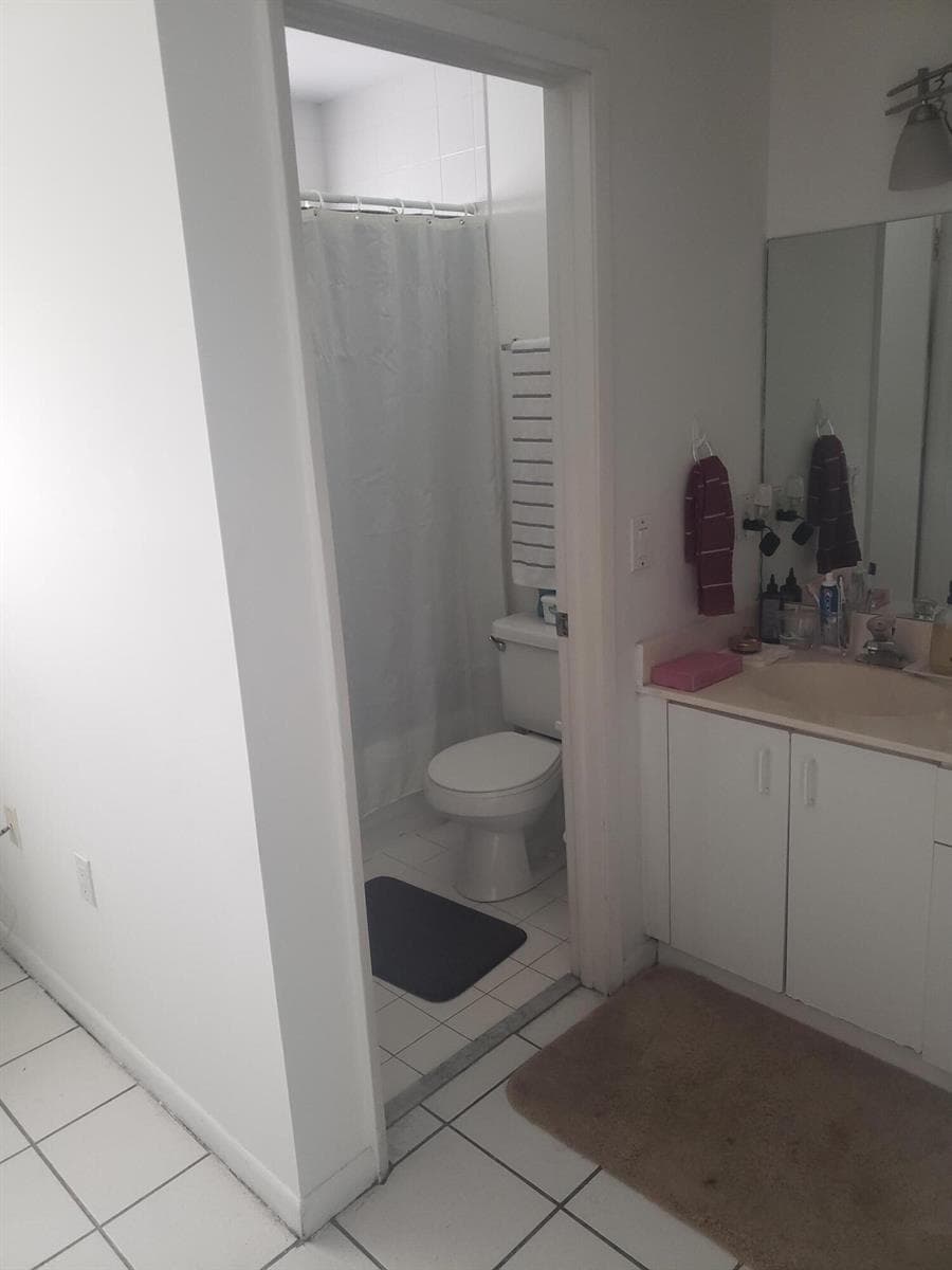 #8 KENDALL BATHROOM 2