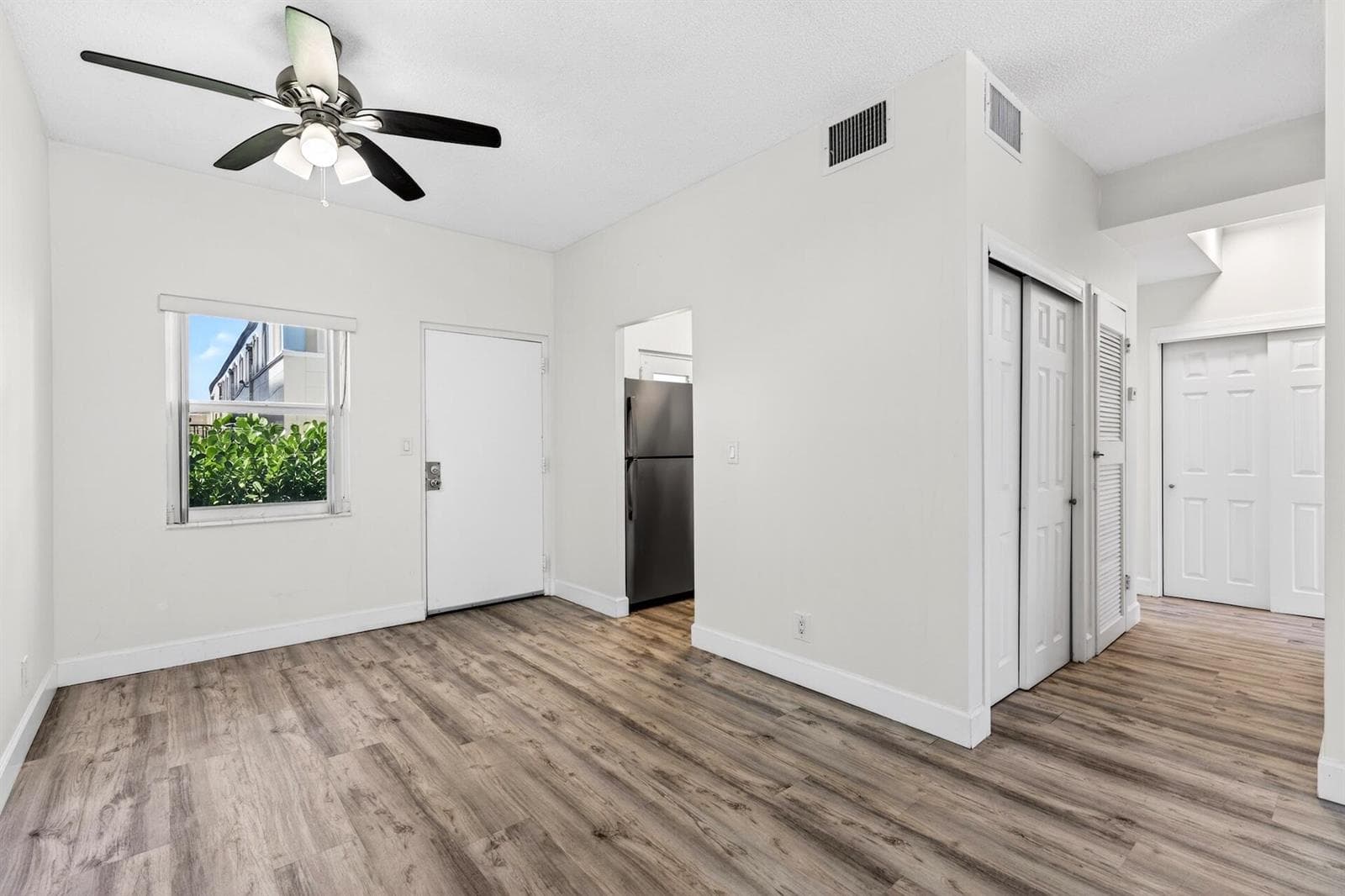 Horizon 104 LIVING AREA-3