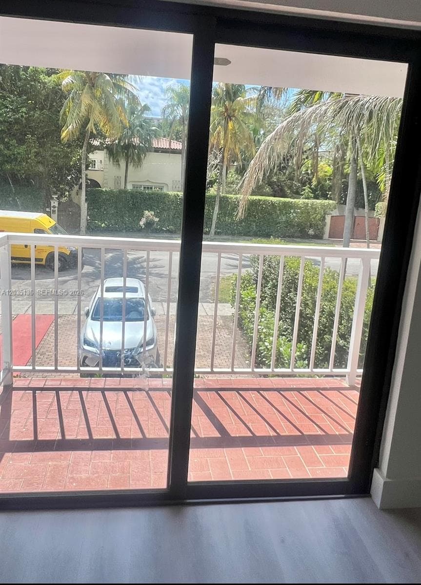 325 MENORES AVE photo 12