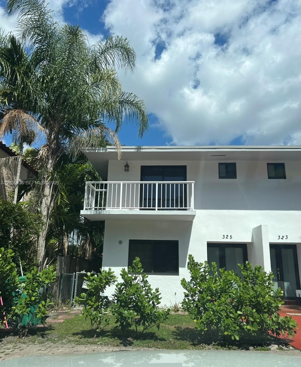 325 MENORES AVE photo 1