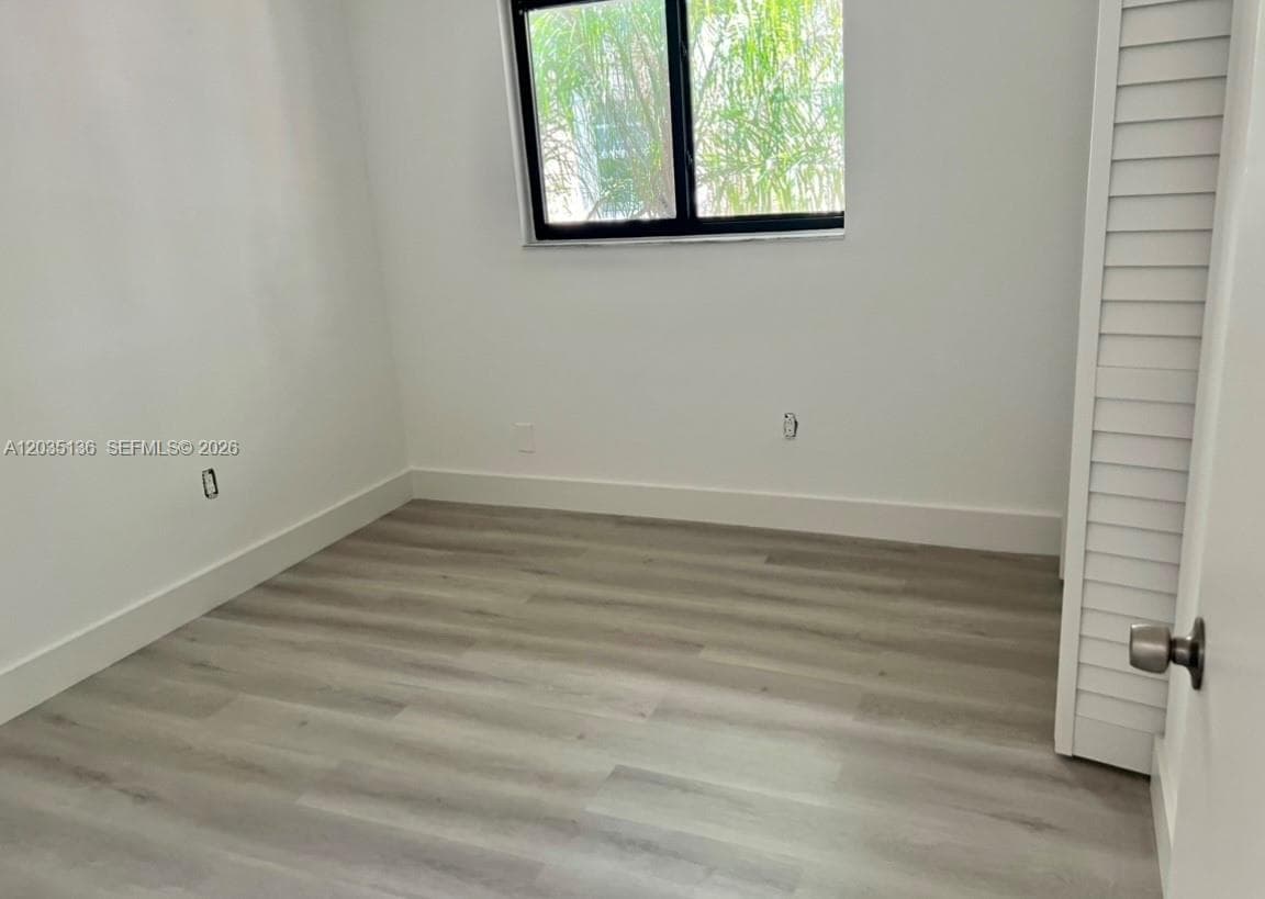 325 MENORES AVE photo 9