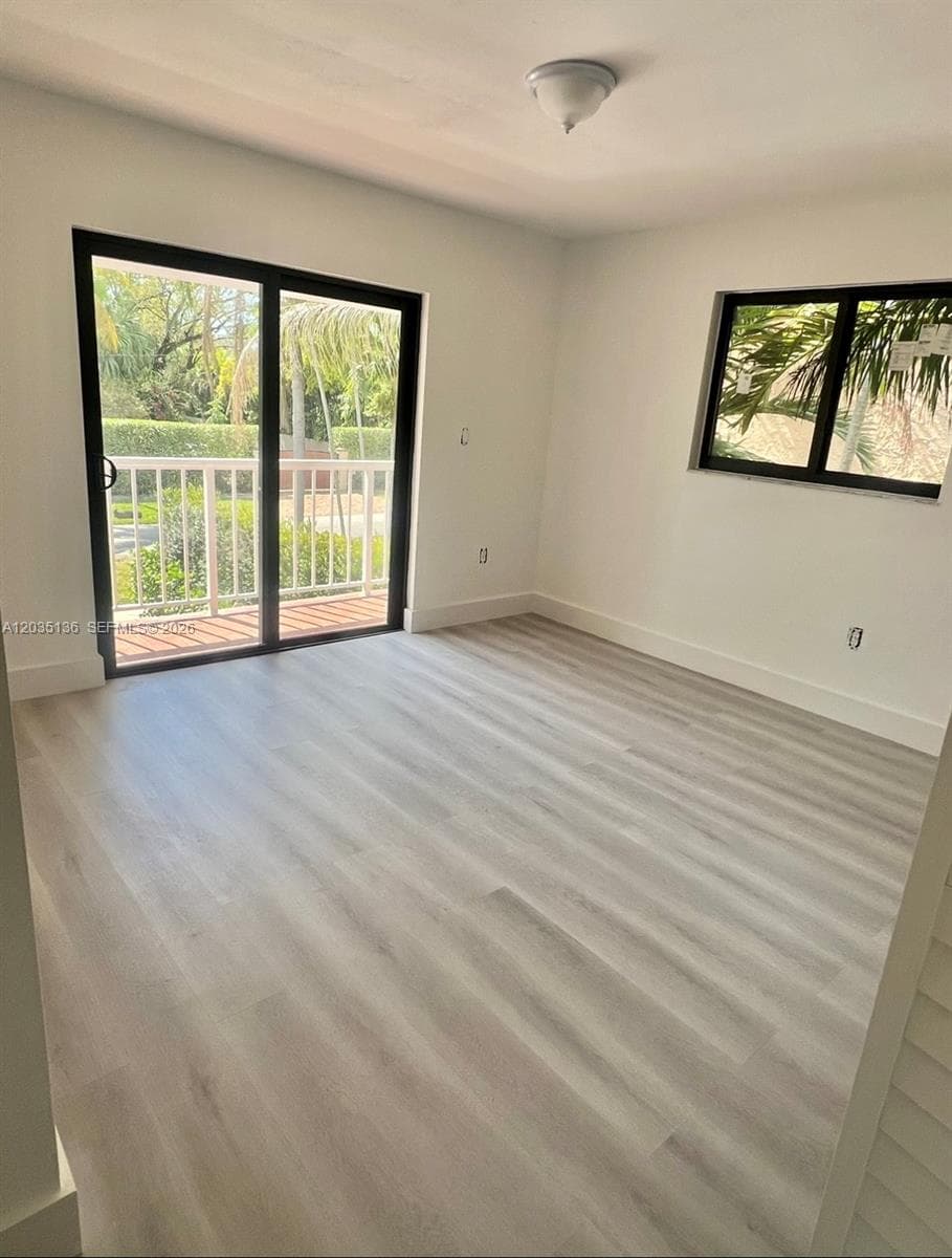 325 MENORES AVE photo 10