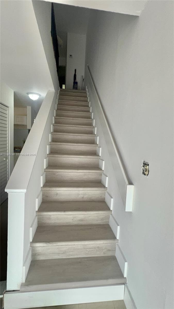325 MENORES AVE photo 4