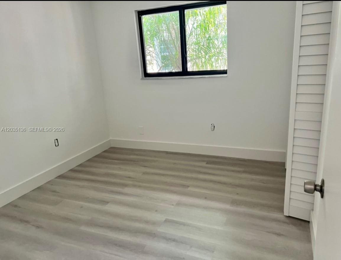 325 MENORES AVE photo 8