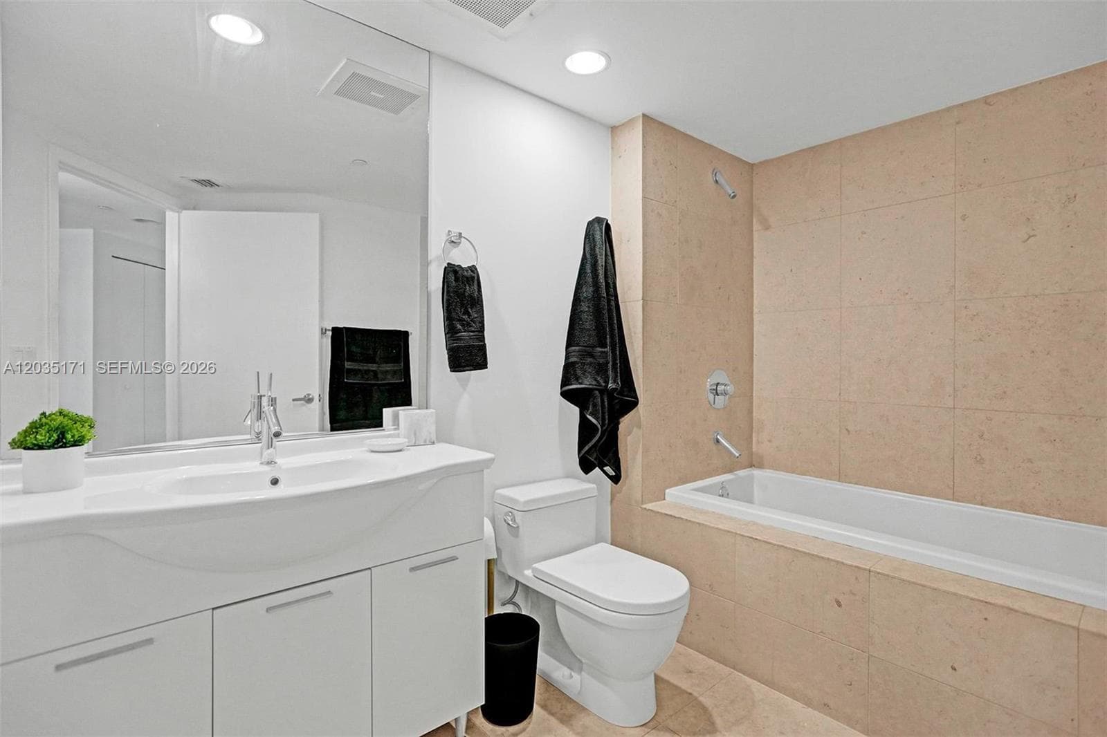 Icon Brickell I · #3408 in Miami - Photo 18