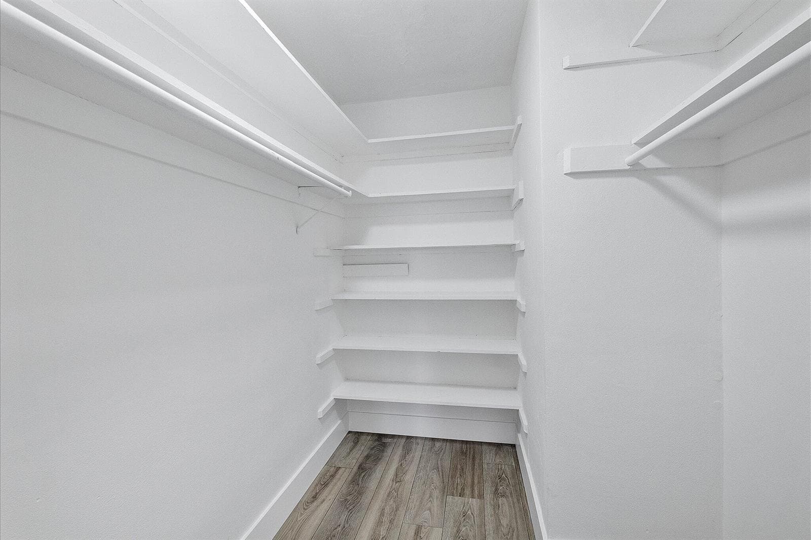 24-1302 NE 191st St_24