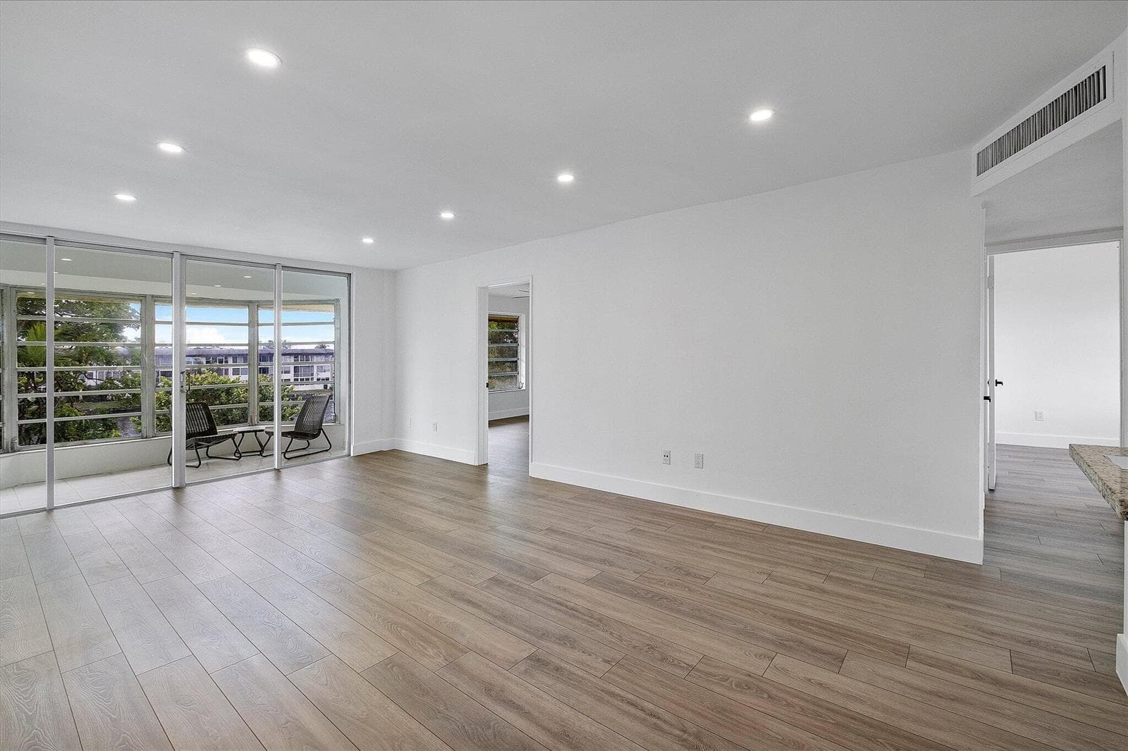 06-1302 NE 191st St_06