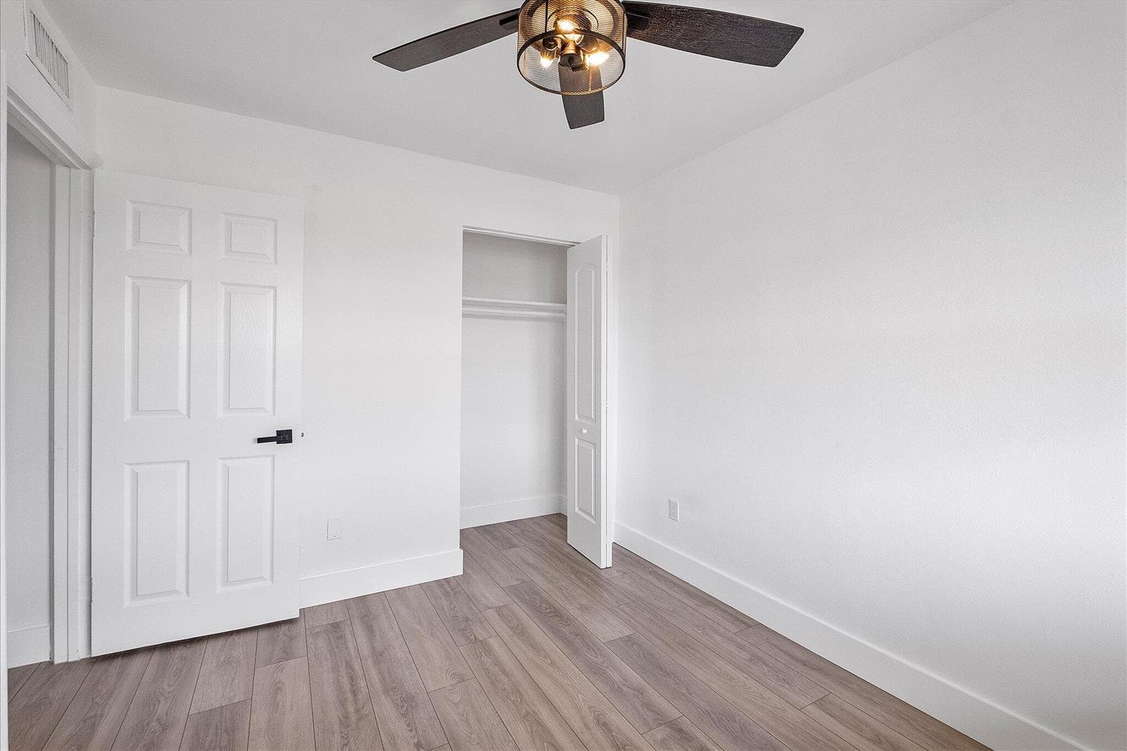 34-1302 NE 191st St_34