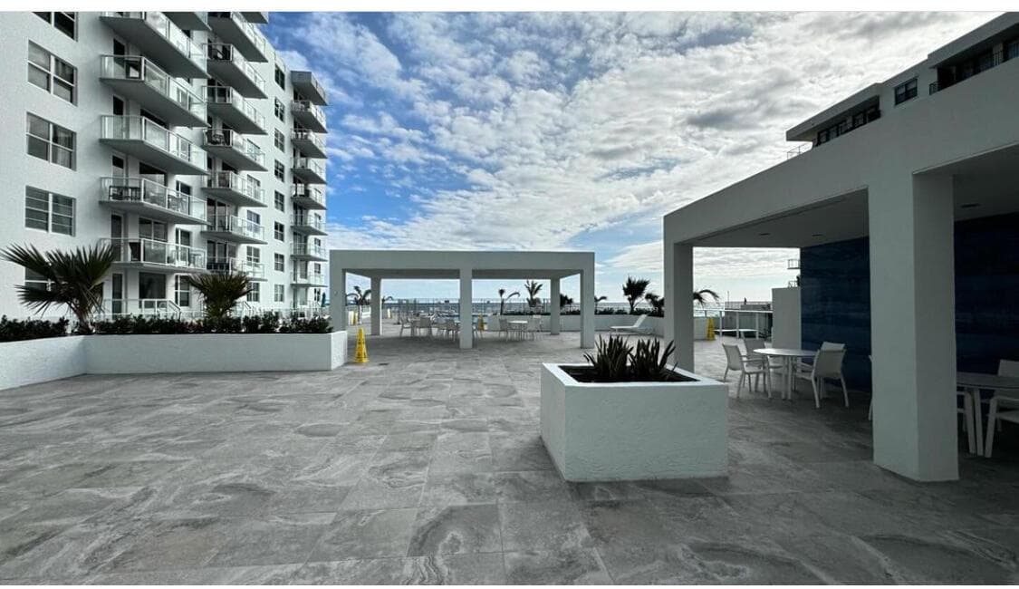 Pool Deck & Outdoor kitchen