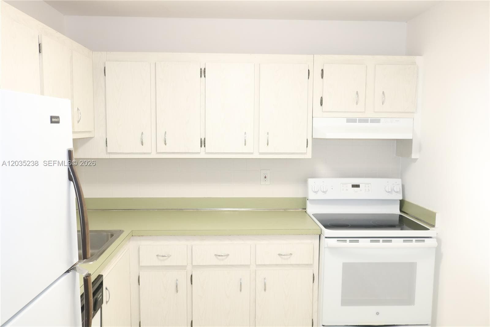 VILLAGE OF KINGS CREEK CO · #H-205 in Miami - Photo 3