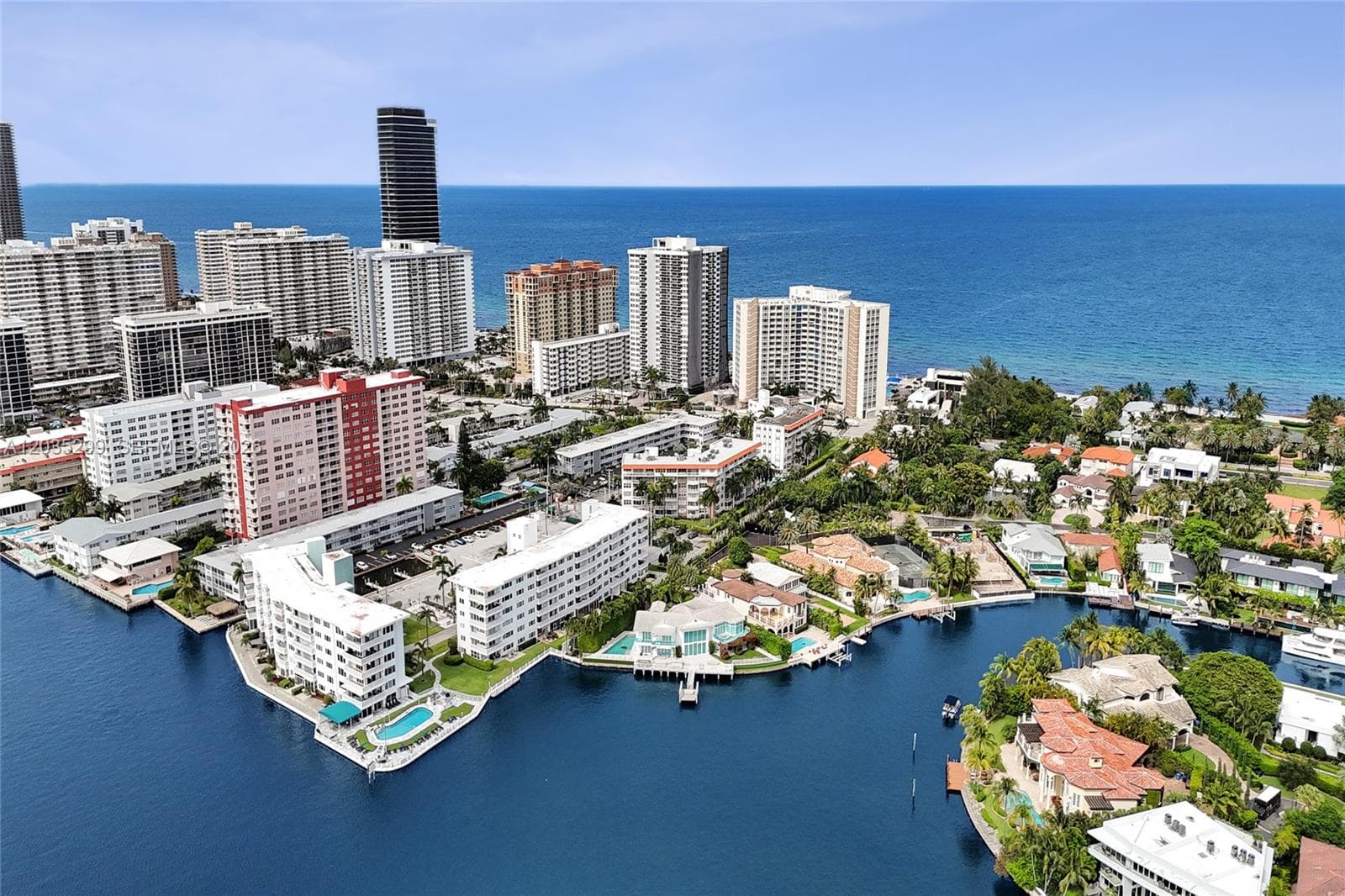 GOLDEN VIEW · #107 in Hallandale Beach - Photo 46