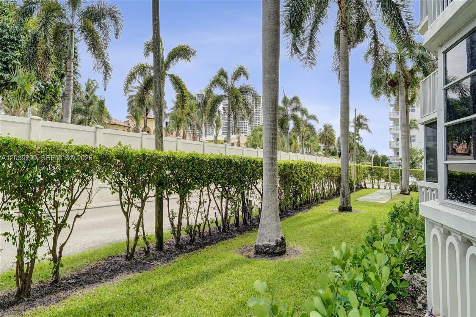 GOLDEN VIEW · #107 in Hallandale Beach - Photo 26