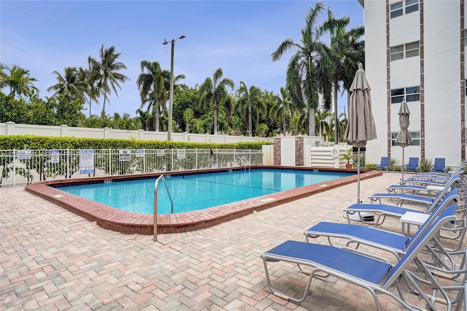 GOLDEN VIEW · #107 in Hallandale Beach - Photo 34