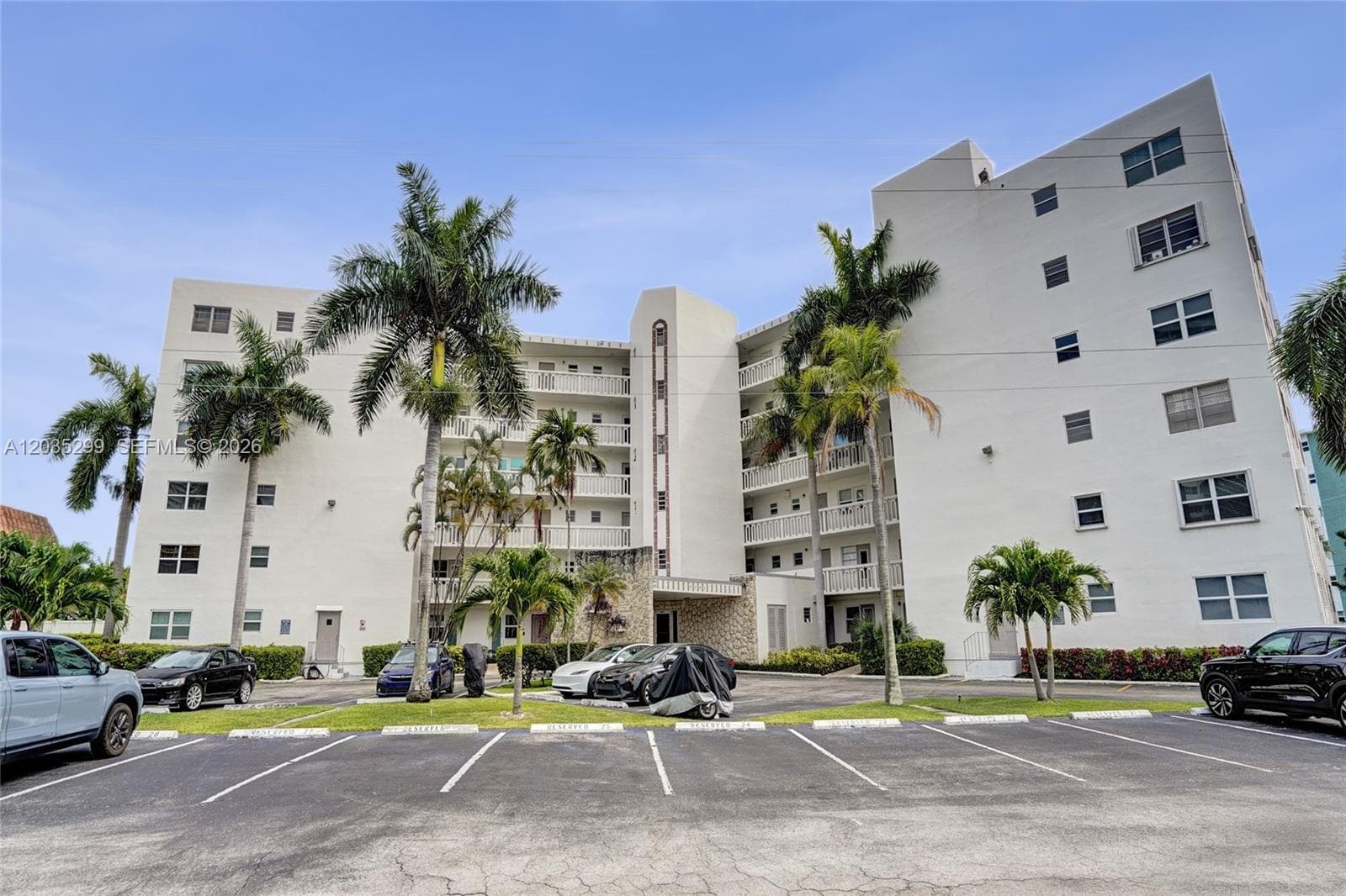 GOLDEN VIEW · #107 in Hallandale Beach - Photo 38