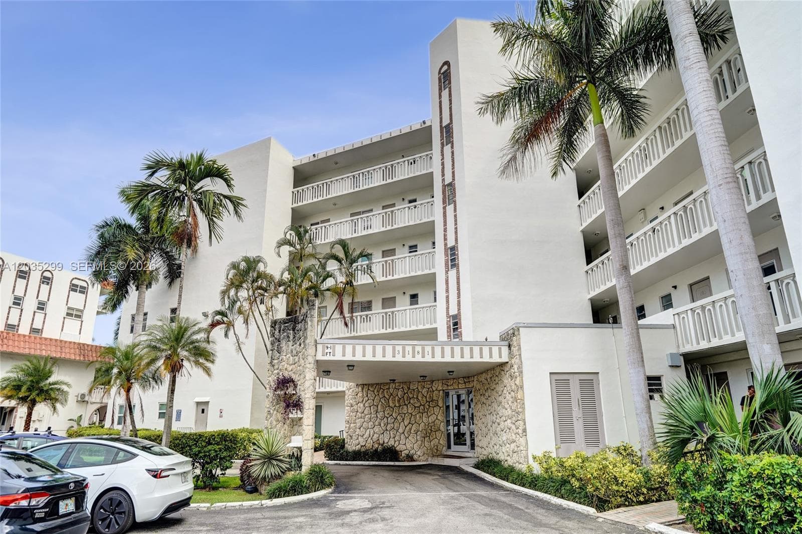 GOLDEN VIEW · #107 in Hallandale Beach - Photo 37
