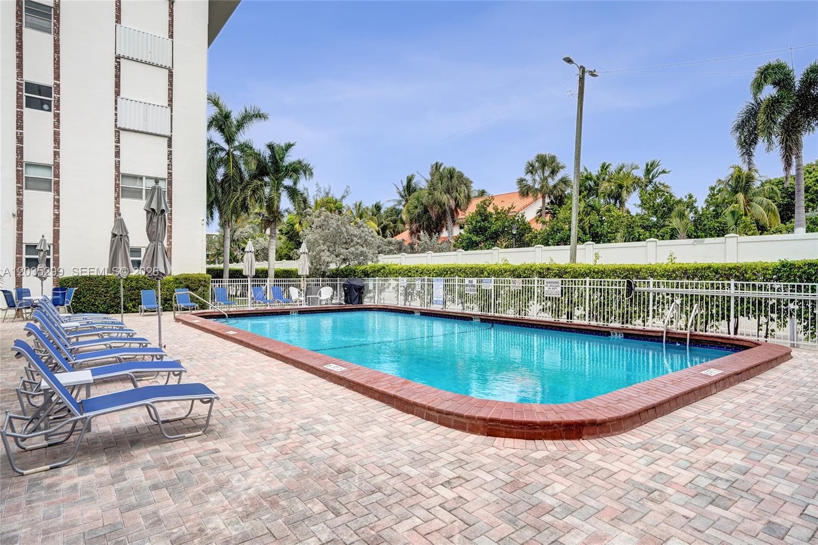 GOLDEN VIEW · #107 in Hallandale Beach - Photo 31