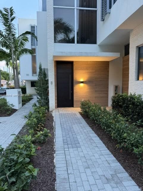 3750 Yacht Club Dr #TH5 photo 2