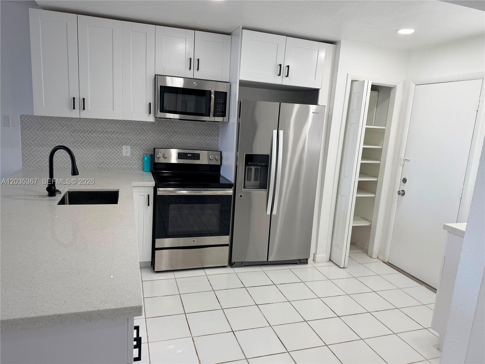 JADE WINDS GROUP - · #607-1 in Miami - Photo 1