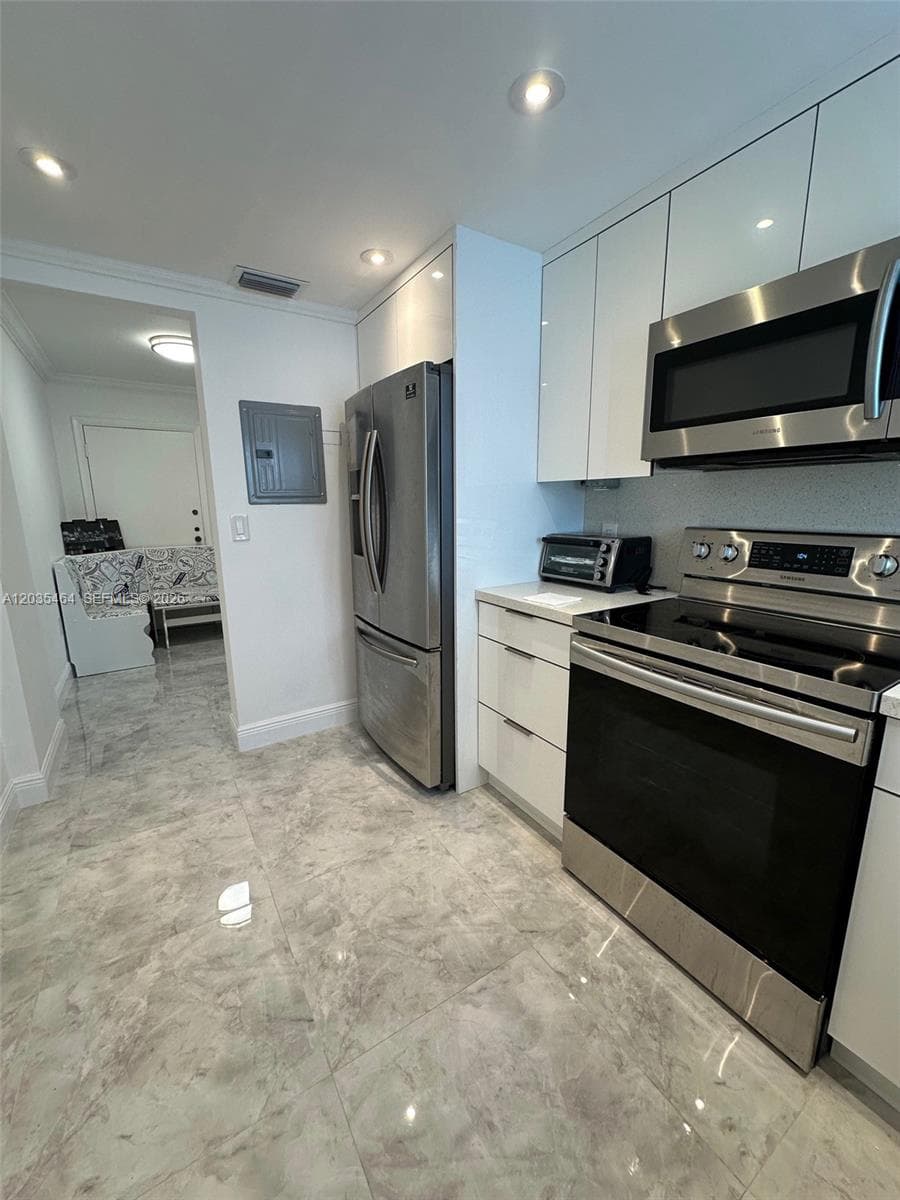 JAMES CENTRAL TOWERS COND · #401 in Miami Beach - Photo 14