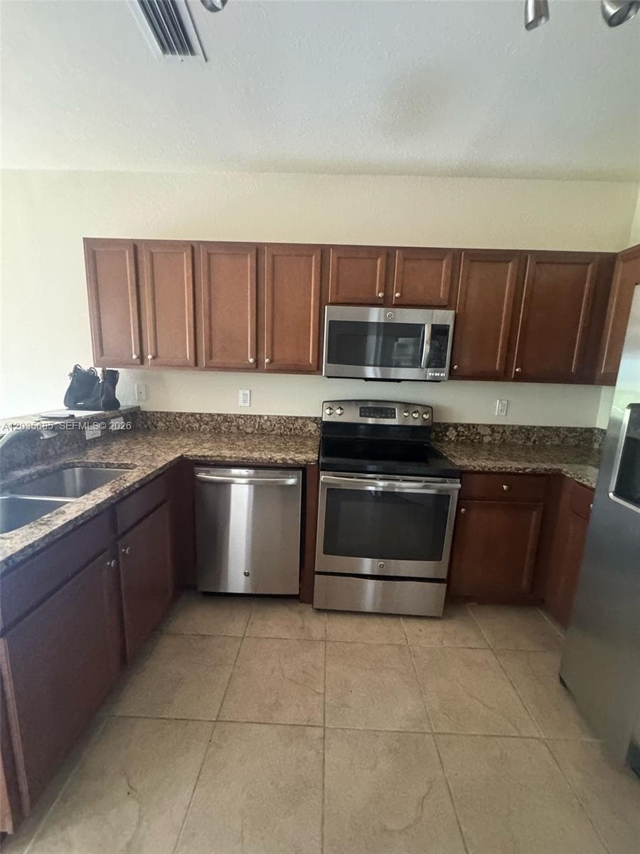 ST MAARTEN AT GRAND BAY · #212 in Doral - Photo 3