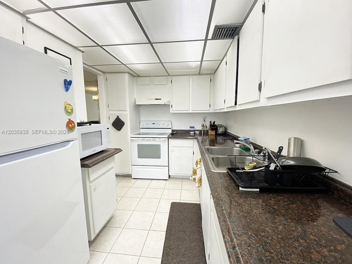WINSTON TOWERS 700 CONDO · #414 in Sunny Isles Beach - Photo 26