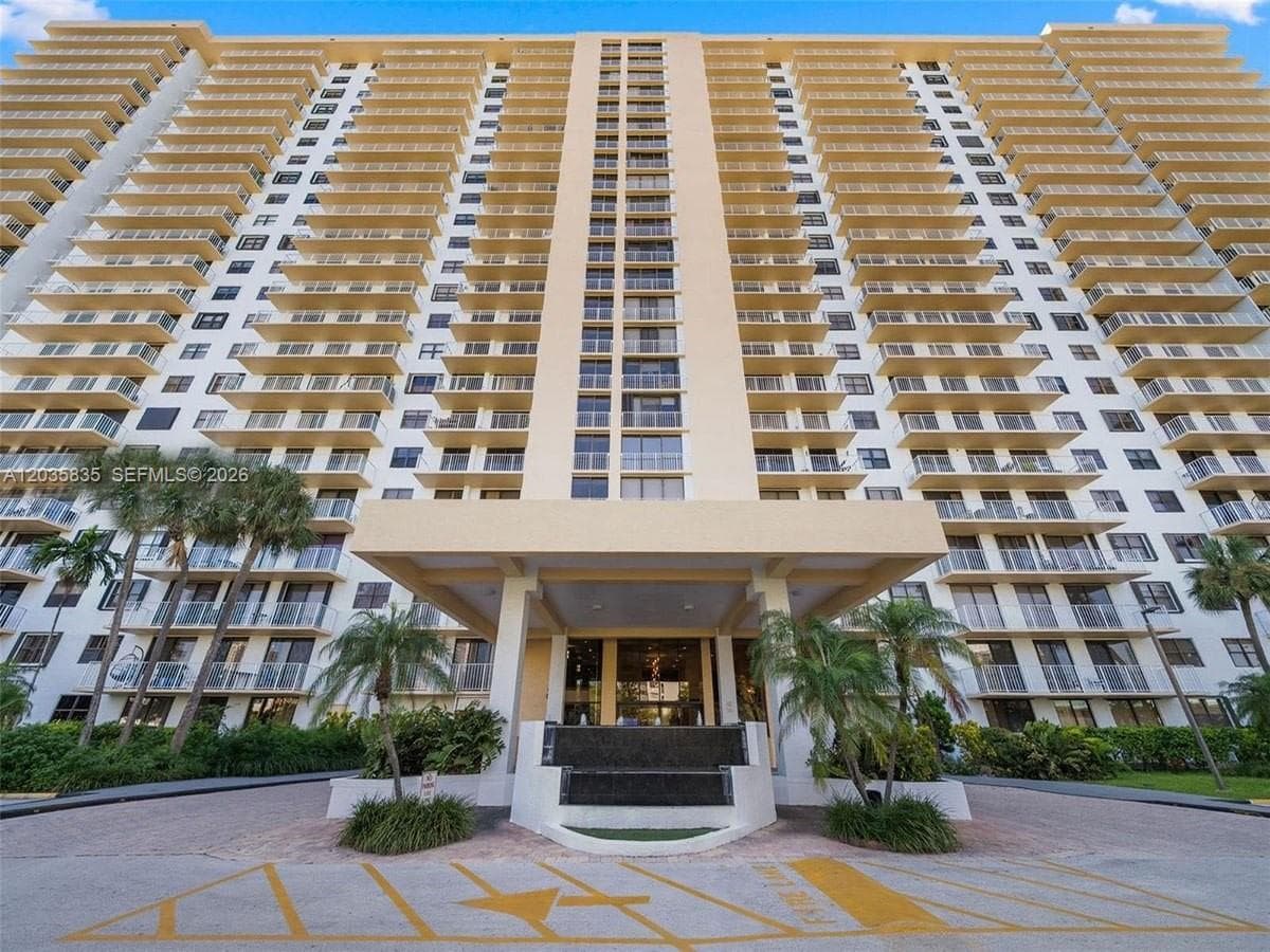 WINSTON TOWERS 700 CONDO · #414 in Sunny Isles Beach - Photo 3