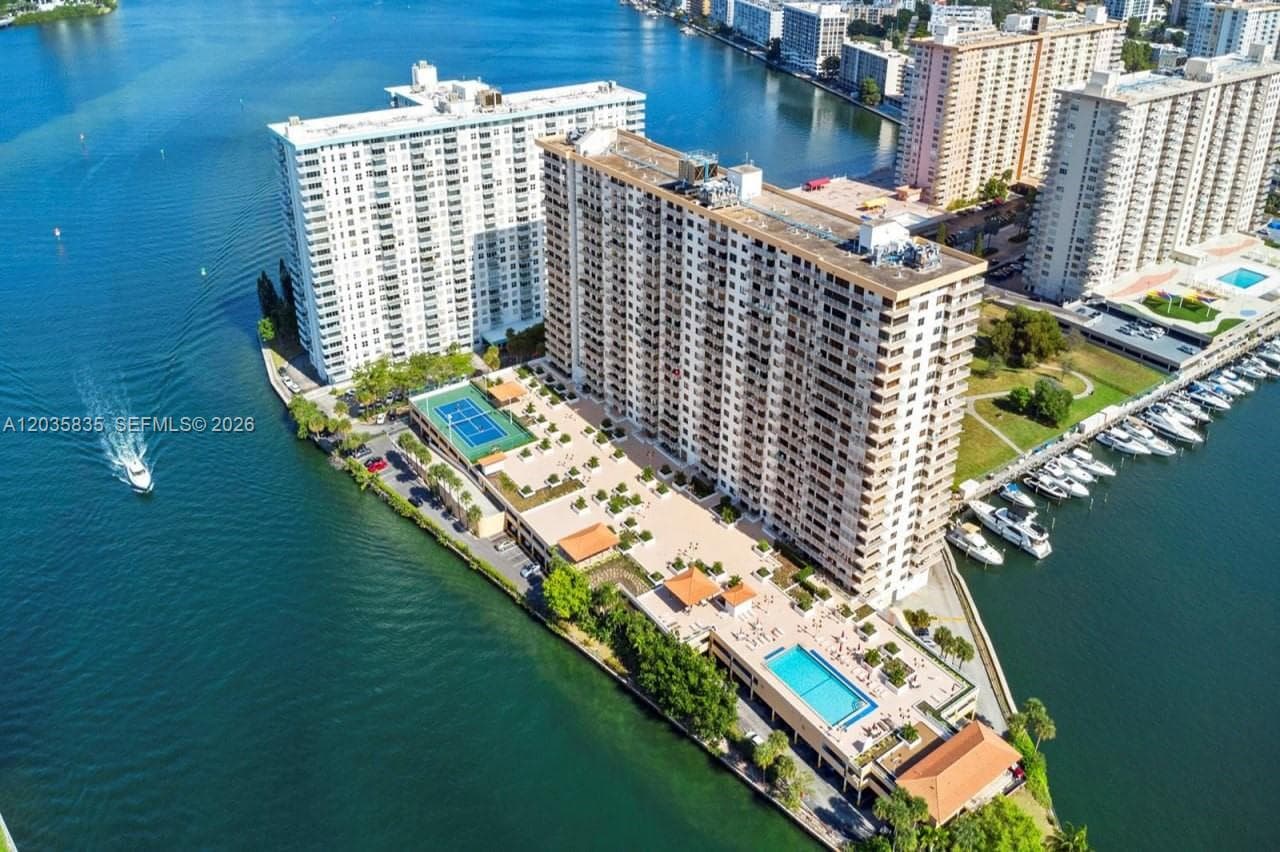 WINSTON TOWERS 700 CONDO · #414 in Sunny Isles Beach - Photo 1