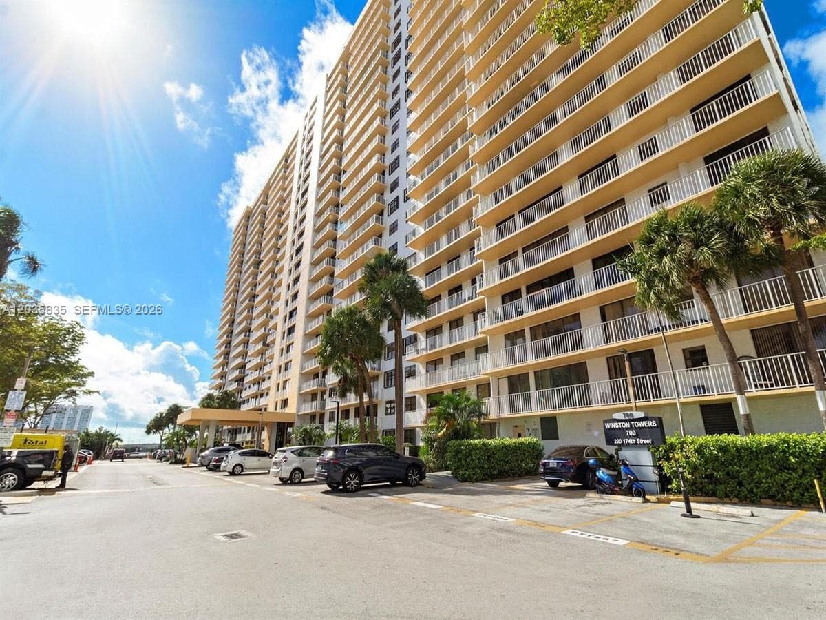WINSTON TOWERS 700 CONDO · #414 in Sunny Isles Beach - Photo 5