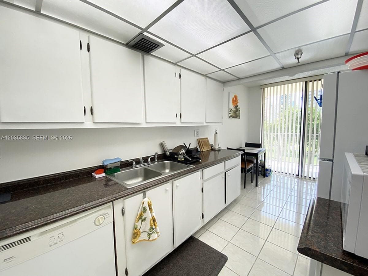 WINSTON TOWERS 700 CONDO · #414 in Sunny Isles Beach - Photo 24