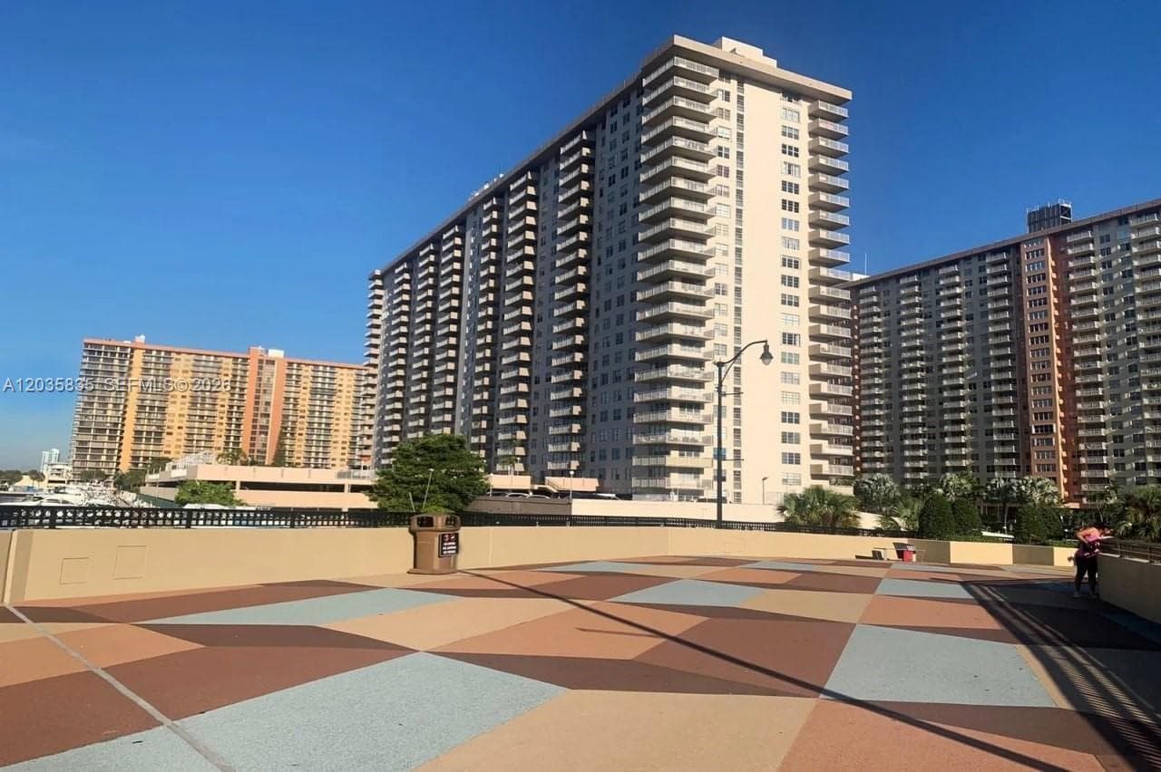 WINSTON TOWERS 700 CONDO · #414 in Sunny Isles Beach - Photo 38