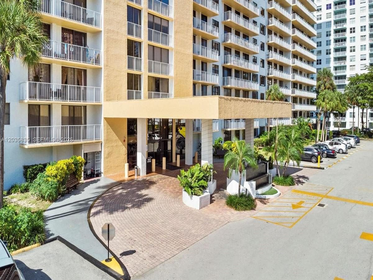 WINSTON TOWERS 700 CONDO · #414 in Sunny Isles Beach - Photo 4