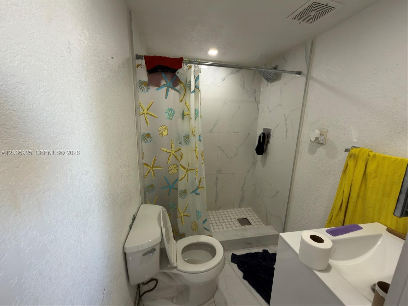 224 E 42nd St photo 73