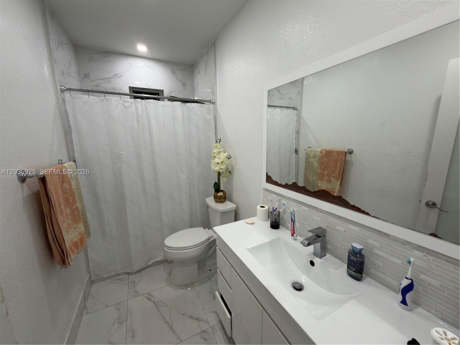 224 E 42nd St photo 30
