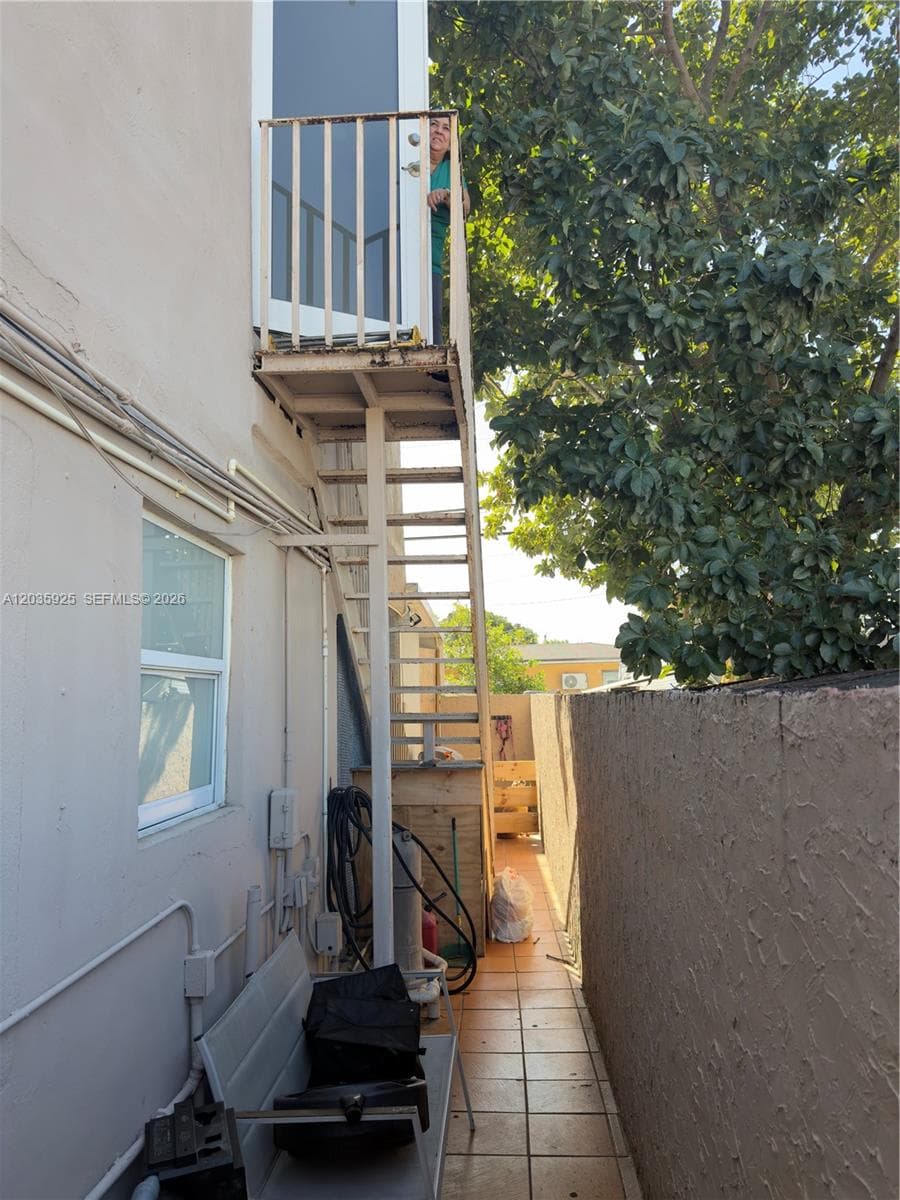 224 E 42nd St photo 74