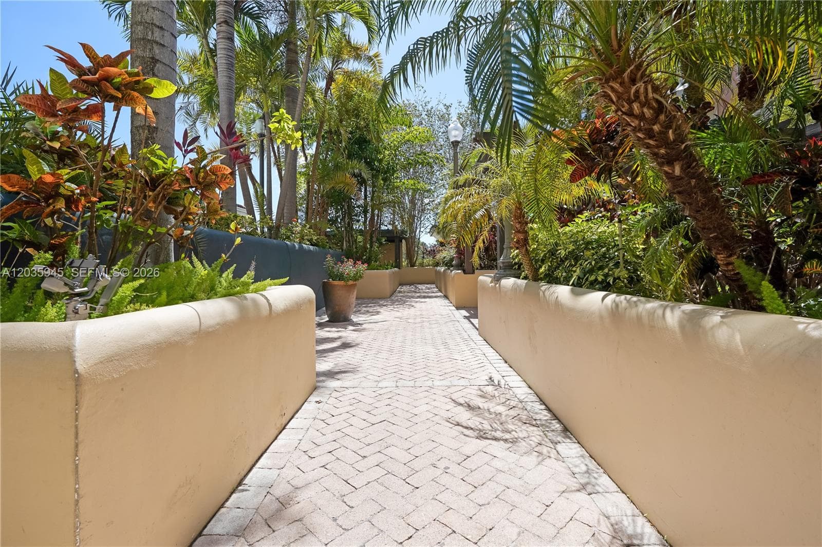 las olas by the river · #2307 in Fort Lauderdale - Photo 15