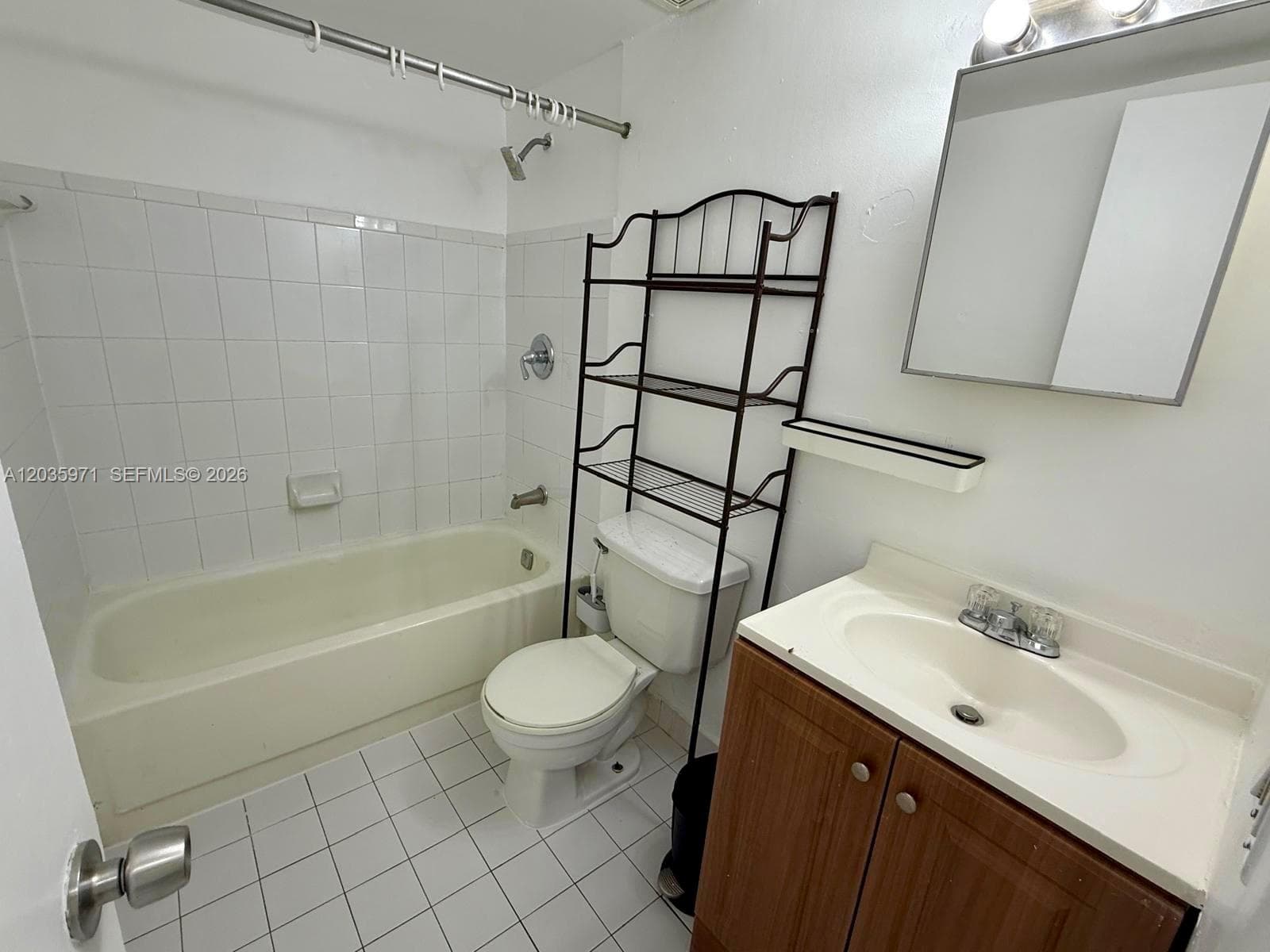 NEW WORLD CONDO APTS III · #C-107 in Miami Gardens - Photo 5