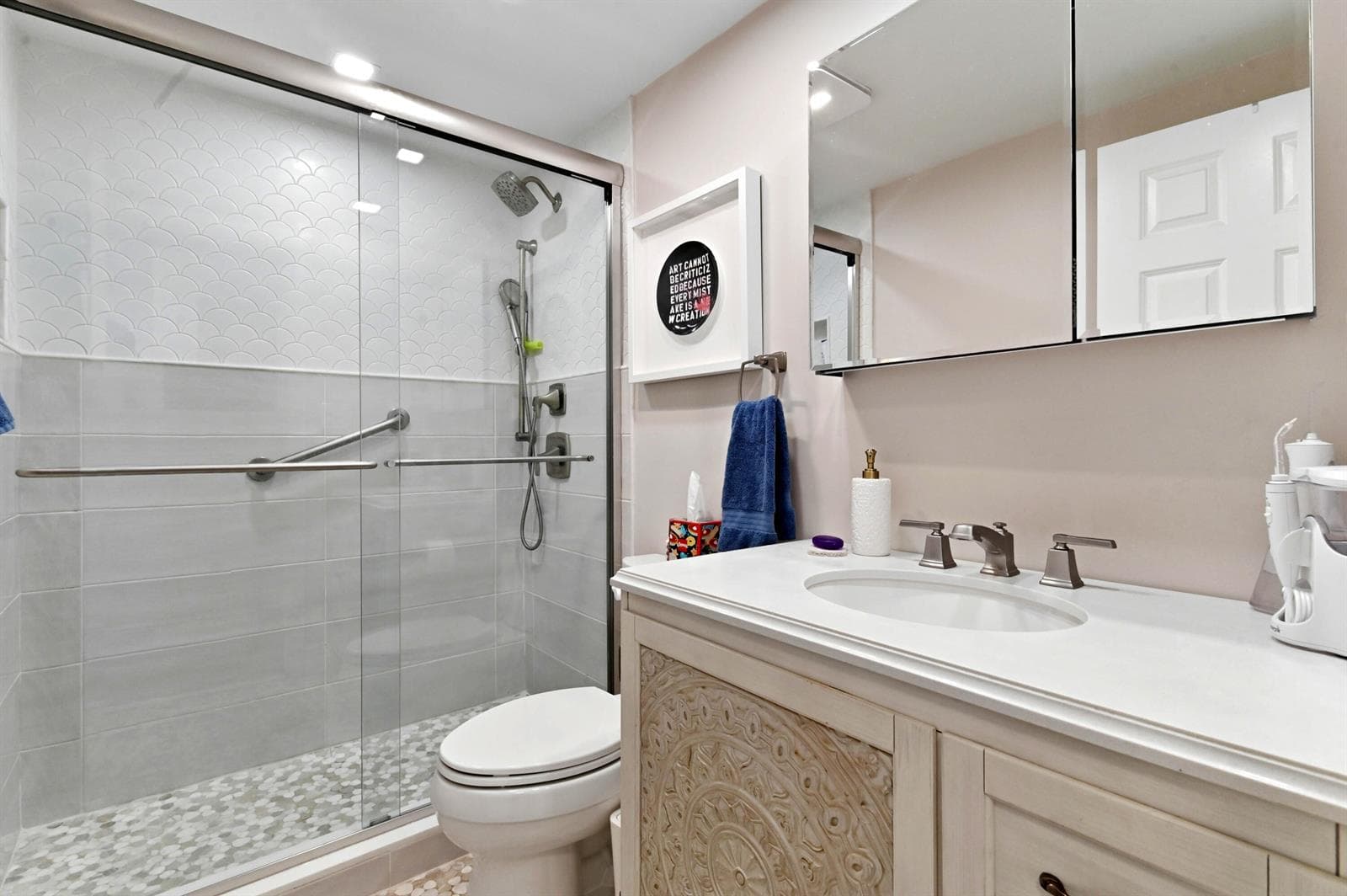 15 Bathroom 01