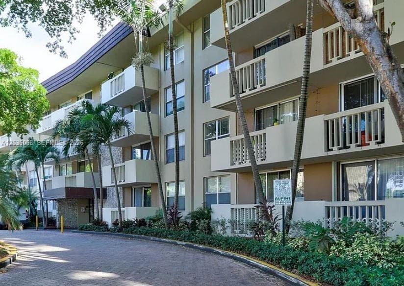 BAYVIEW PALMS CONDO · #506 in North Miami - Photo 1