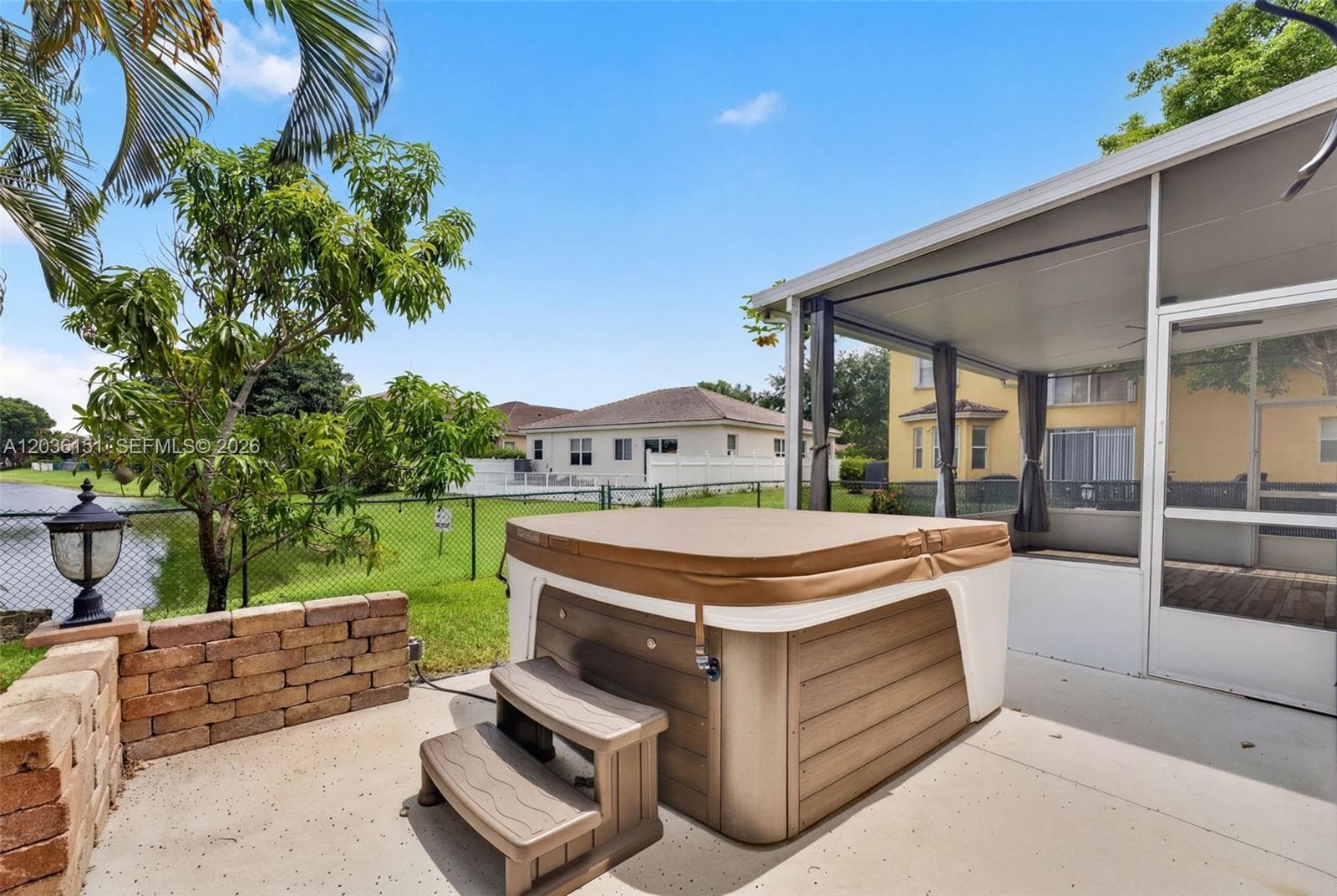 Lake view. Hot Tub included