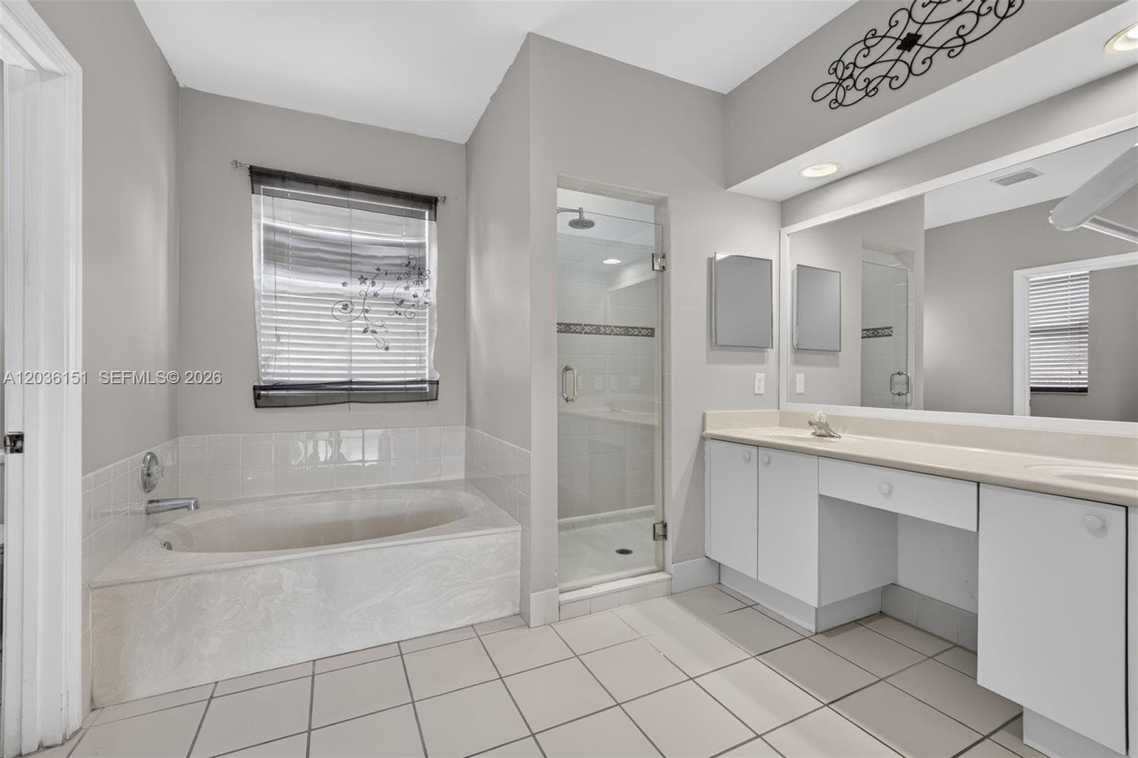 Master bathroom, separated toilet area, Bathroom 2