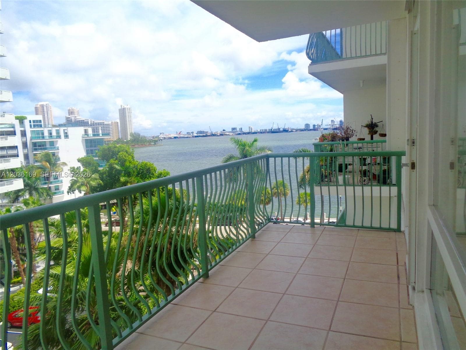 Brickell Bay Tower Condo · #613 in Miami - Photo 2