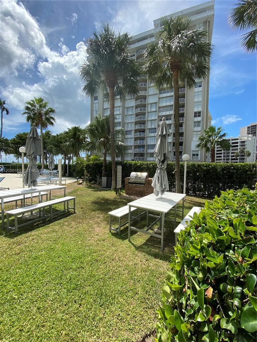 Brickell Bay Tower Condo · #613 in Miami - Photo 13