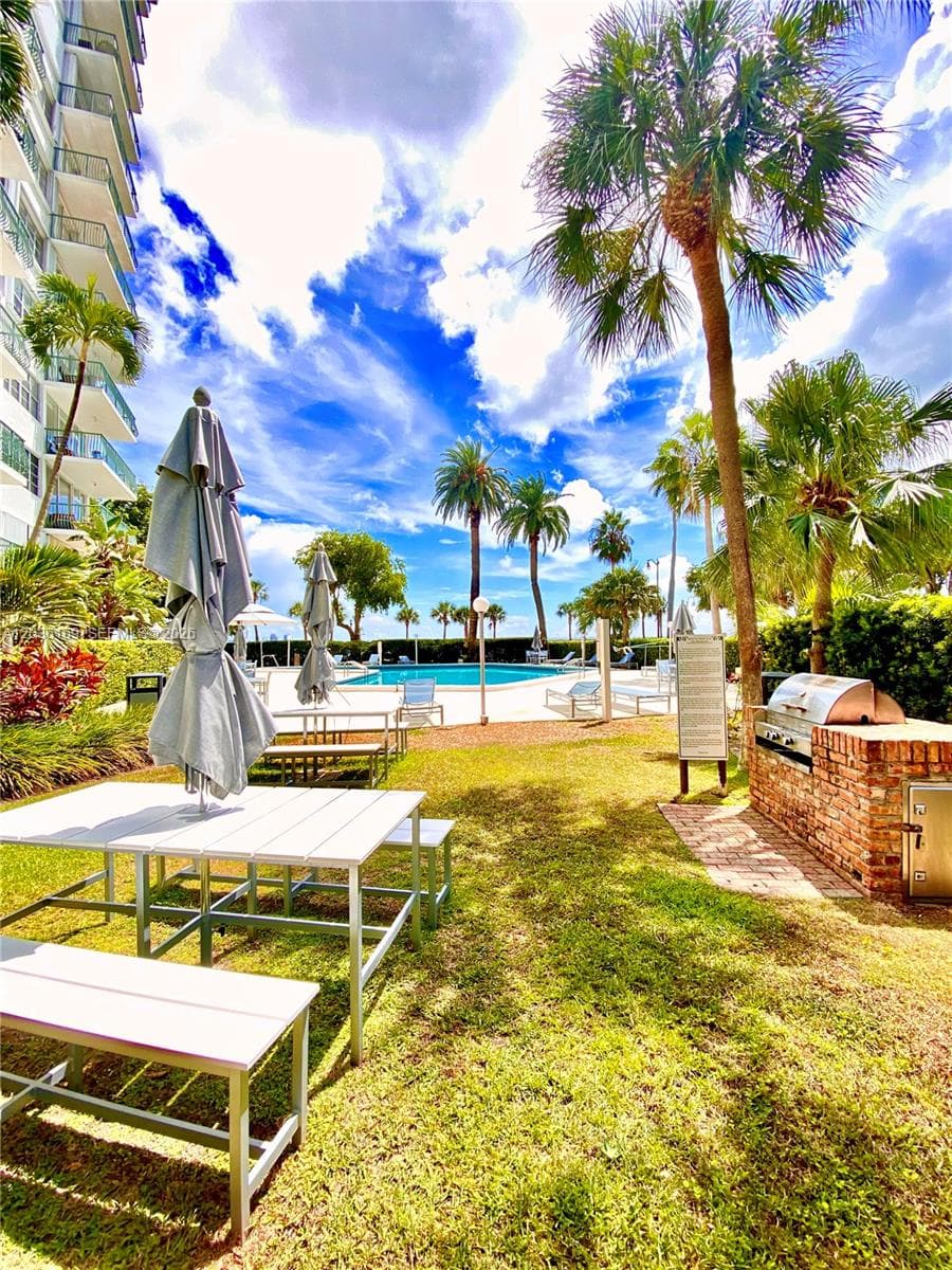 Brickell Bay Tower Condo · #613 in Miami - Photo 12