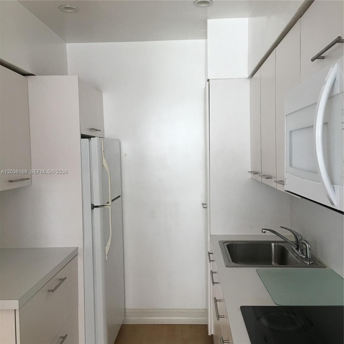 Brickell Bay Tower Condo · #613 in Miami - Photo 5