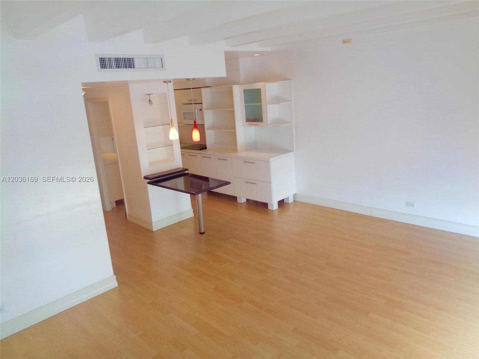 Brickell Bay Tower Condo · #613 in Miami - Photo 4