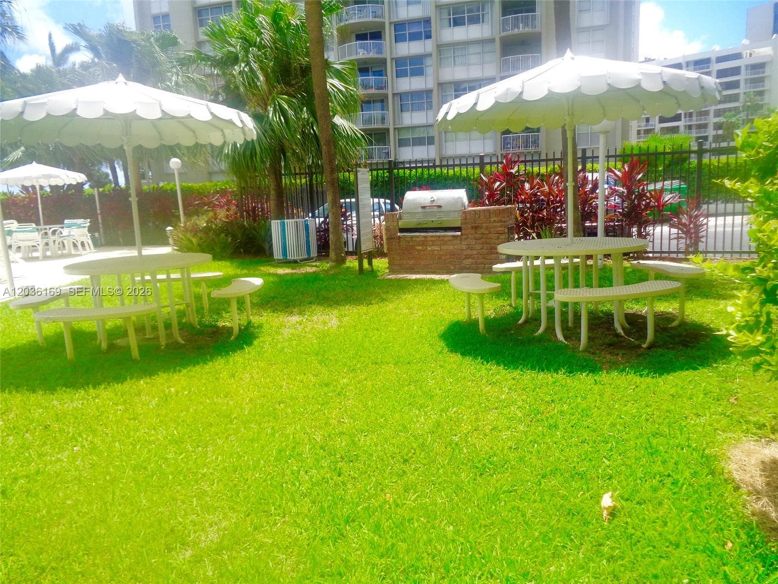 Brickell Bay Tower Condo · #613 in Miami - Photo 8